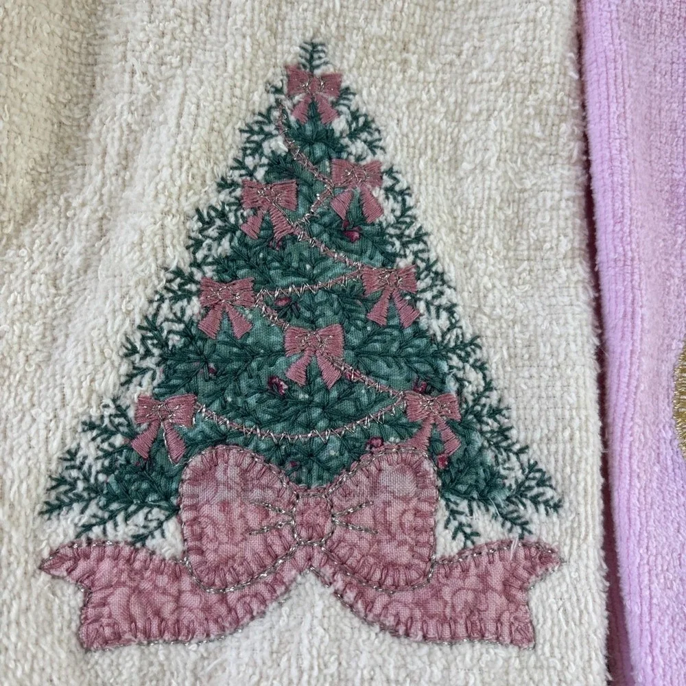 VTG Set Of 3 Embroidered Pink Christmas Towels Tree Ribbons Candles Holly Gold‎
